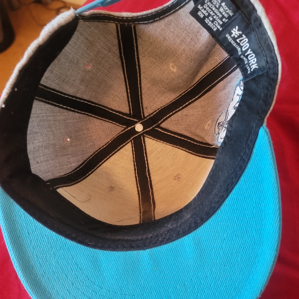 Hat - Picture 5 of 6